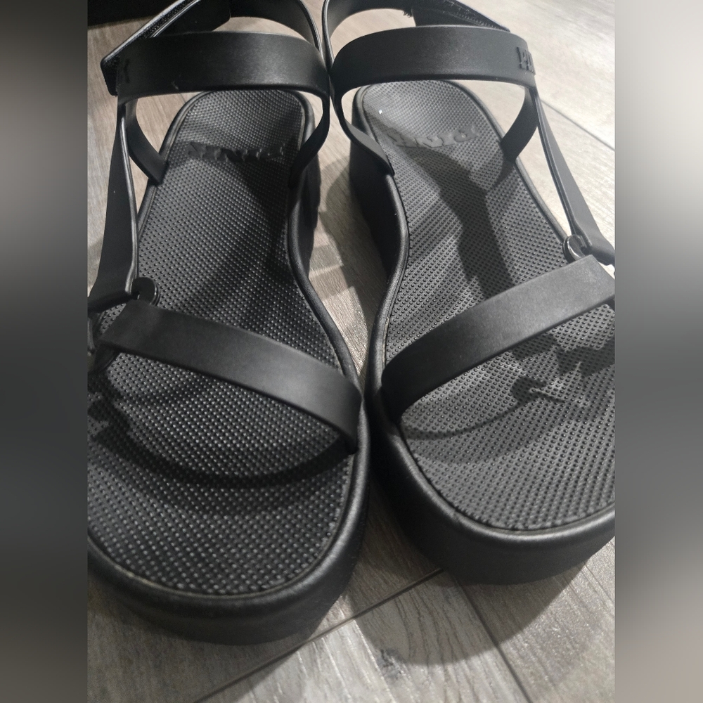 PINK Victoria's Secret Black Strappy Sandals - Picture 2 of 3